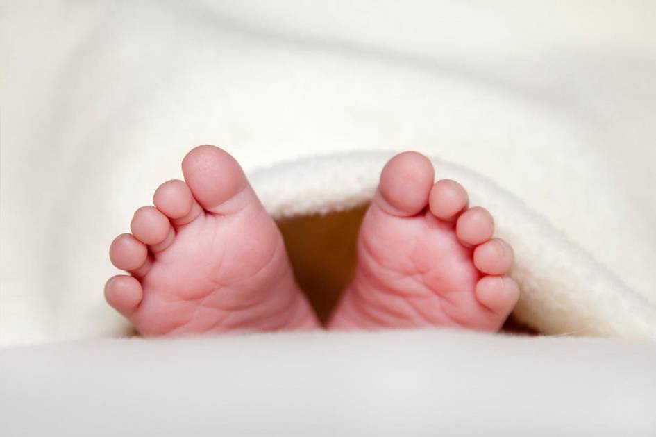 Polshada yangi tugʻilgan chaqaloq qonida alkogol aniqlandi